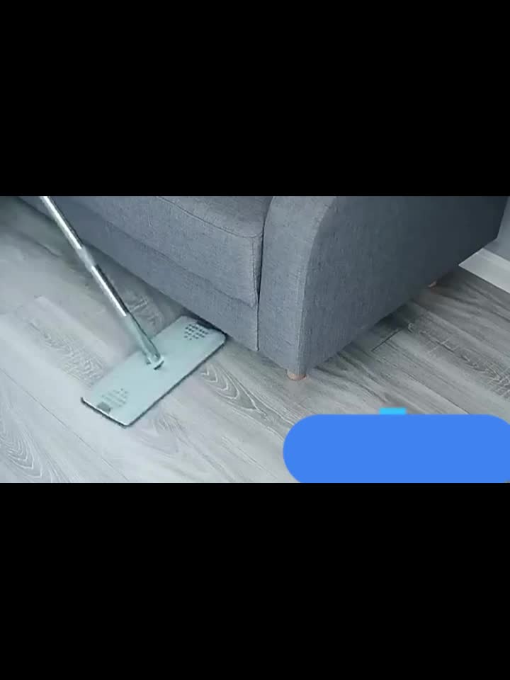 Set of Mop And Bucket Featuring a Hands-Free Flat Mop, Designed to Separate Dirty And Clean Water. Comes with Four Interchangeable Mop Pads, Ideal for Cleaning Living Rooms. The Bucket Has a Large Capacity And Can Be Used for Both Wet And Dry Cleani